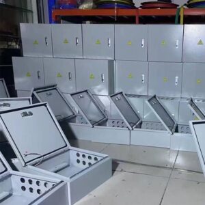 Low Voltage 12v Power Distribution Board Switchgear 100A 32A Capabilities Equipment Supplies with 240v Capability