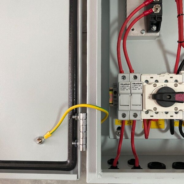 YanGao Box 2 Input 1 Out Solar Photovoltaic Pv Combiner Box - Image 6